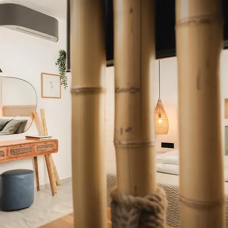 Private Apartment, Unique Location - Sea View * Литакия