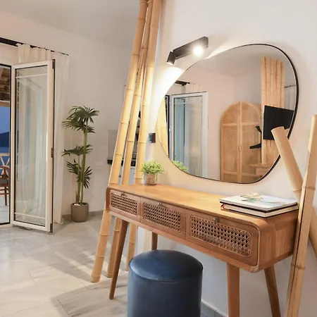 Private Apartment, Unique Location - Sea View * Литакия