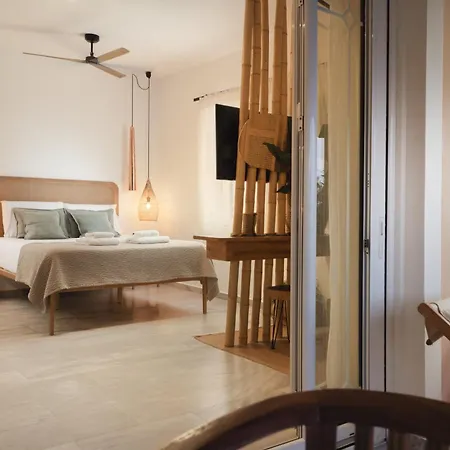 Private Apartment, Unique Location - Sea View Апартаменты Литакия