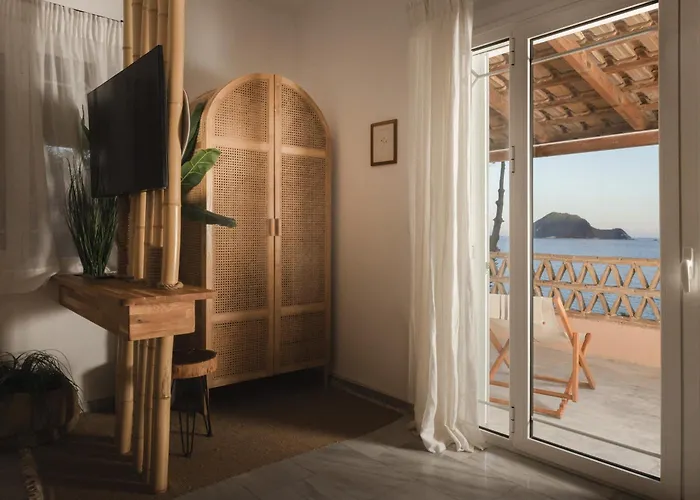 Private Apartment, Unique Location - Sea View * Литакия